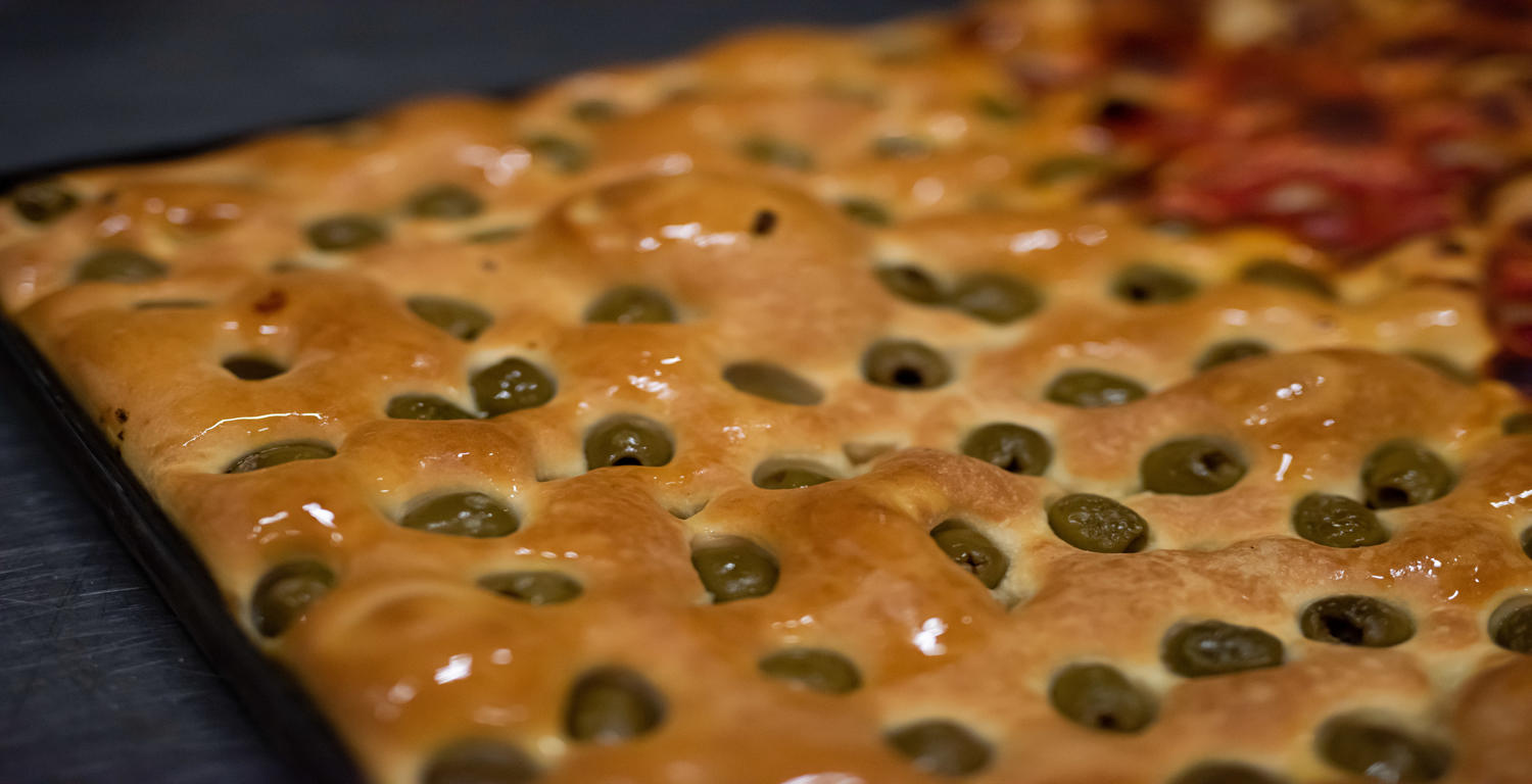 Panificio-Devoti-focaccia-negozi-teglia-grande